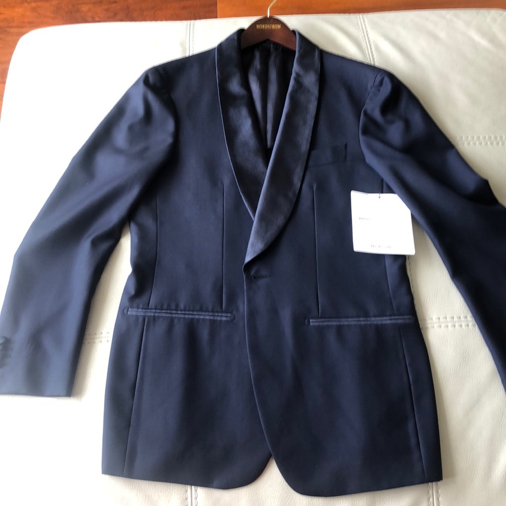 SUITSUPPLY 38R tuxedo jacket. Navy